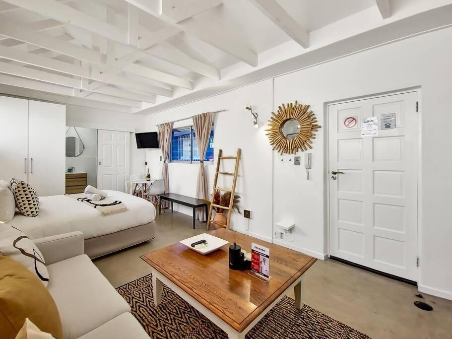 Unique Close To Promenade Apartment Cape Town