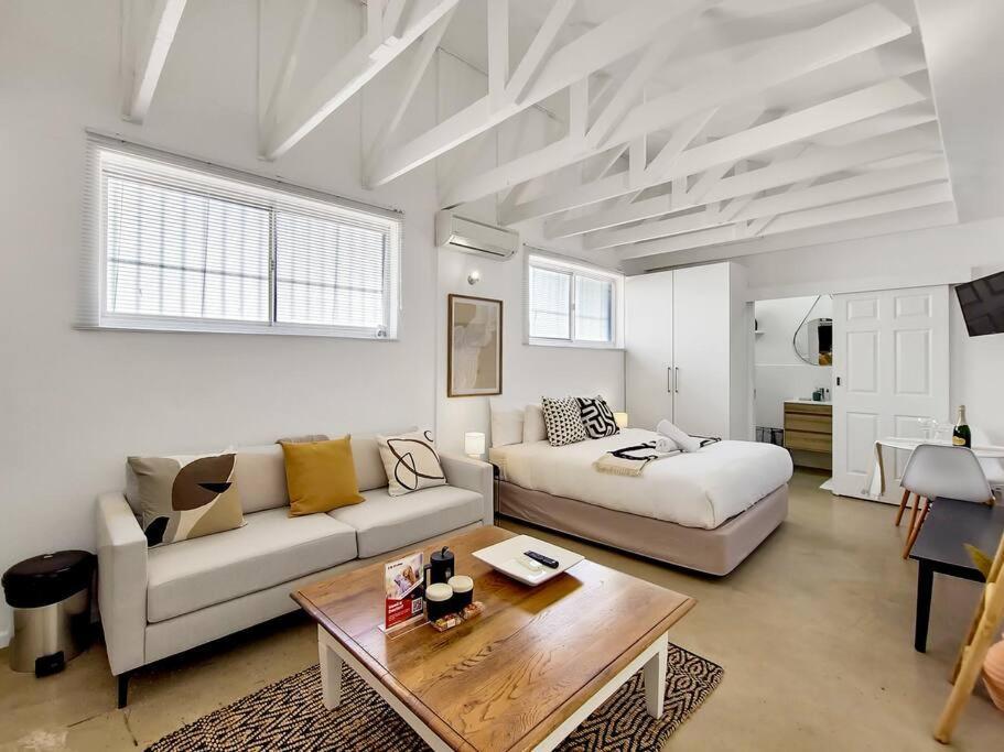 Unique Close To Promenade Apartment